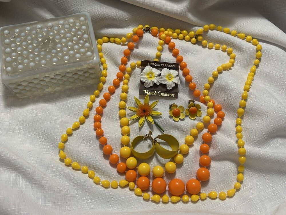 Vintage Anchor Hocking Moonstone Jewelry Lot Orange Yellow Mod Floral Beads - Picture 7 of 8